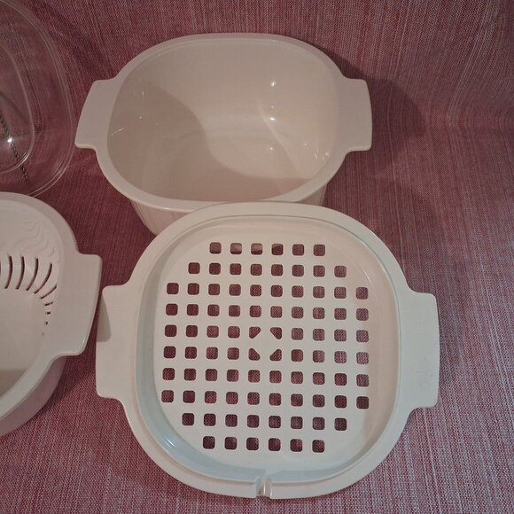 RUBBERMAID MICROWAVE COOKWARE 4 PC STACKING SET - Picture 4 of 8